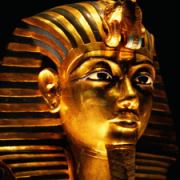 С самого момента открытия нетронутой гробницы Тутанхамона в 1922 году специалисты терялись в догадках, почему 19-летний правитель умер молодым, не оставив наследников (фото Getty Images).